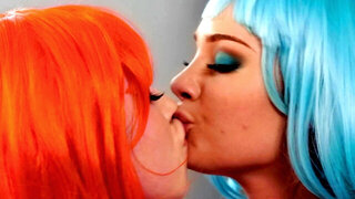 Lesbian girlfriends with wigs blatantly start fingering pussies