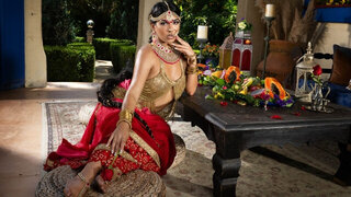 Indian beauty reveals her slutty side in an addictive solo