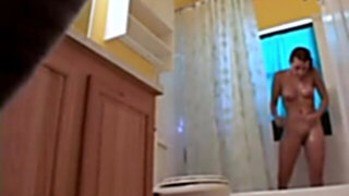 Spy cam sister in the shower