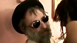 Brunette babe pleases a legless grandpa with naughty blowjob