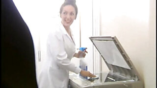 Stringimi forte i polsi, Tinto brass intro