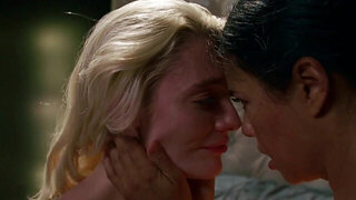 A MILF brunette takes control over othe blonde