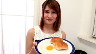 Yumi Maeda makes him a breakfast before sucking his dick
