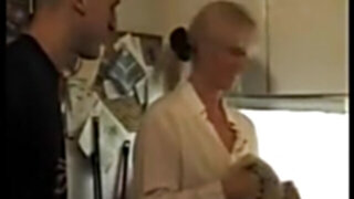 Mature wird von 2 jungen kerlen gefickt by snahbrandy