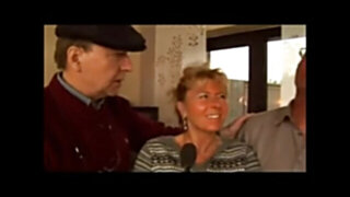 Harte Nuesse und Nasse Pflaumen