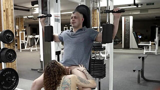 Big breasts brunette is ready to put in the work at the gym