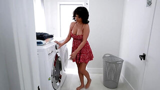 Stuck Latina stepmother can only be helped by his dick