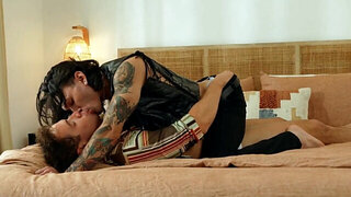 Bareback anal sex after the kissing and the 69ing