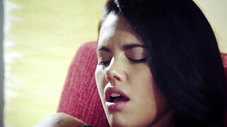 Apolonia Lapiedra masturbates and moans to get you off