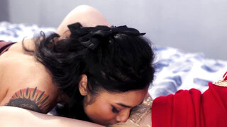 Avery Black and Alexa Chains eating out on the bed