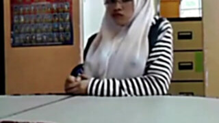 hijab titties flashing