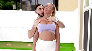 Personal trainer stretches MILF's pussy with his thick pecker