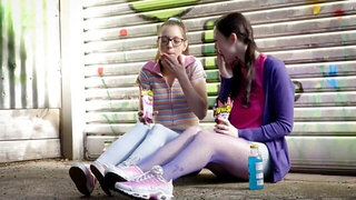Two girls with tight bodies choose to fuck each other