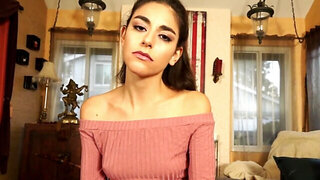 After a blowjob, the babe spreads her legs wide open