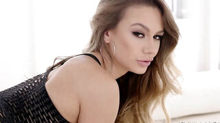 This stunning babe blows and fucks like aprofessional