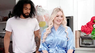 Big boobs blonde wants black dick to penetrate her