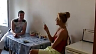 Geile Blond Mutti gefistet & gefickt