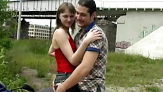 Threesome sex in amateur porn vid