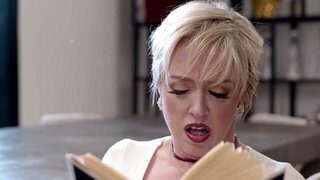 Hot MILF Dee Williams caught Sophia Burns masturbating