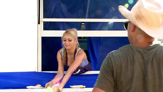 Pretty lass at a hot dog stand gets her pussy served