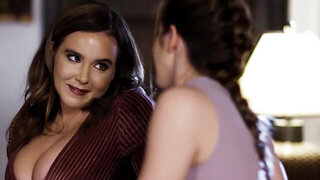 Hot girls with facesitting and fingering... it's orgasmic