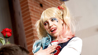 Kinky couch fucking with petite blonde cosplaying as Harley Quinn