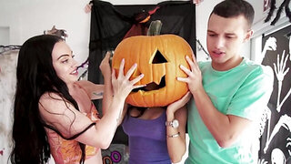 Tia Cyrus is a nasty stepmom who wants to get screwed