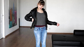 French girl with a hot body is going to get crazy for the cam