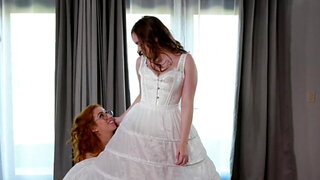 Stepsister seduces the bride in a lesbian porn movie