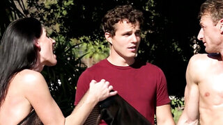 MILF decides to spice things up with two dudes all at once