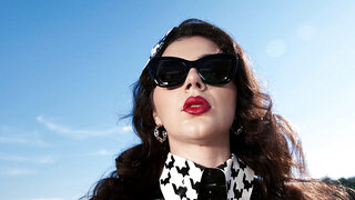 Attractive woman with great curves gets a DP from BBCs