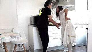 Sexy Desi babe enjoys good quickie with a delivery guy