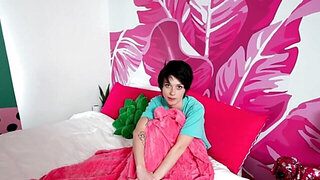 My hung boyfriend can't stop distracting me from work