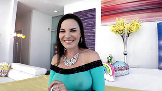 Hottie needs nothing more than amazing sex with new partner