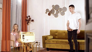 Dude puts his cock in a mature European pussy for fun