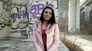 Tanned brunette for cash gets banged outdoors