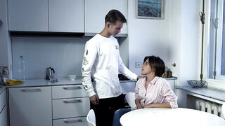 Bespectacled girl loved penetration and facial cumshot in kitchen