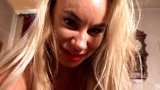 Blonde with a meaty ass shows her fingering skills