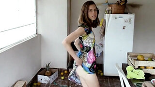 Female doesn't hurry to cum with vegetables in vagina