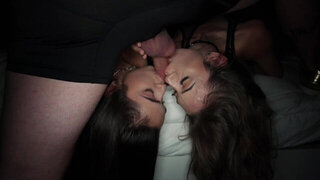 Girls with skinny bodies get banged in an FFM