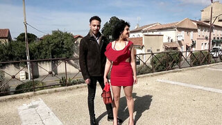 Azylis and her boyfriend want to make an amateur tape