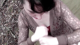 Amateurs are making a hot sex tape in the park by fucking around