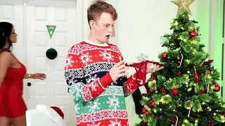 Stepmom with a round booty gets fucked by a skinny nerd