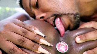 African babe gives her new bf a taste of her wet cunt