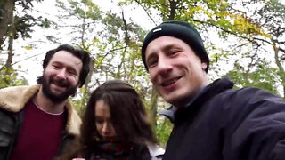 Girl with a great body is going to take a double dicking