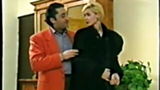 short hair italian manhole-atch takes in both fuckholes