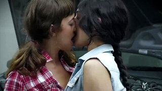 Two girls cannot wait to eat each other out in Aussie XXX