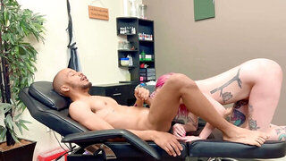 Chubby inked girl is sucking a massive cock in a POV video