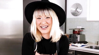 Cute blonde Jessie Saint flaunts her wet twat to get pounded