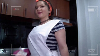 Housemaid Valeria Cardozo sucks that black cock clean